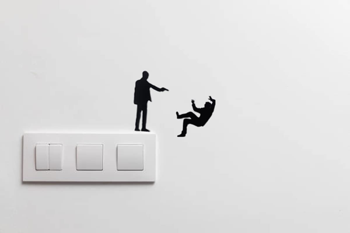 Çift Taraflı Kullanıma Uygun Vurulan Adam Duvar Sticker