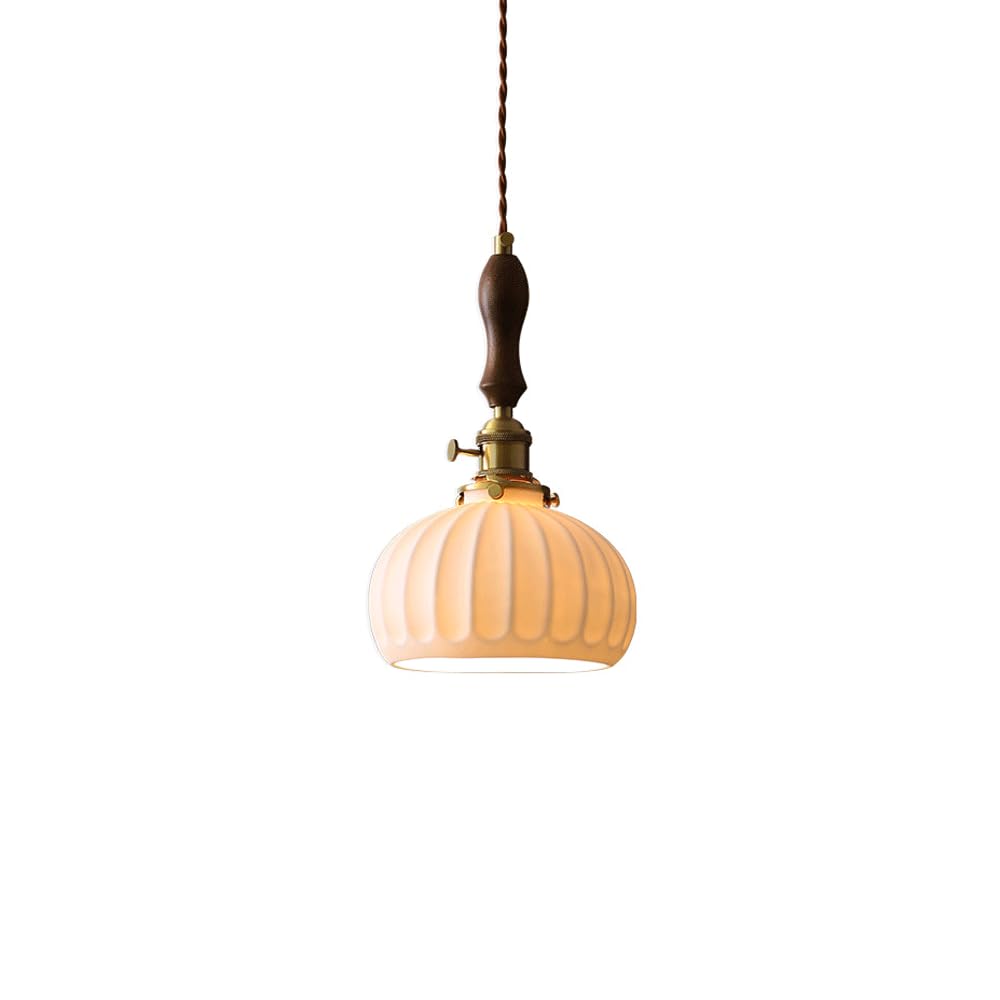 Lampe suspendue japonaise vintage pour créer un coin lecture apaisant dans la chambre