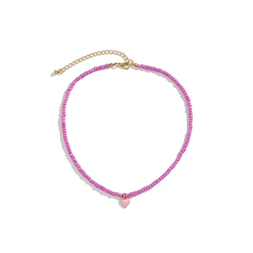 Collier ras du cou en perles pour égayer une tenue terne avec des cœurs d'amour