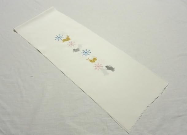 正絹五泉無地オフホワイト地半衿 うさぎと雪の結晶 手描き染め