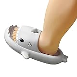 Λ【Secado rápido y antideslizante】 La parte inferior de la pantufla de tiburón para niños tiene un buen agarre para evitar que se resbale en superficies mojadas. Se seca rápidamente para mantener los pies secos después de ducharse o nadar.