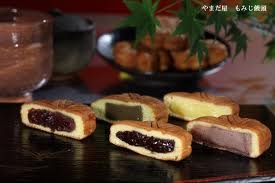 "Momiji Manju" Maple Leaf Shaped Sponge Cake With Lemon And White Azuki Inside #TOP7