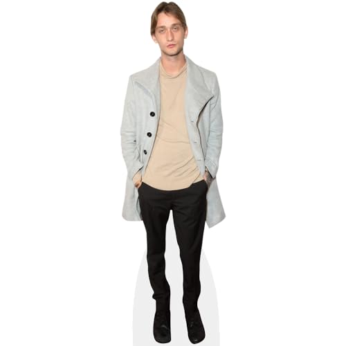 Bild: Cody Saintgnue (Coat) Pappaufsteller mini f�r 24,97 EUR bei amazon.de