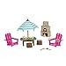 Li’l Woodzeez 23-teilig Terrasse und Garten Feuerstelle Zubehör Set –Stühle, Sonnenschirm und mehr – Tierfiguren Accessoire Spielzeug für Kinder ab 3 Jahren