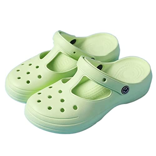 Slippers de femmes et chaussures plongeantes pour vos moments de détente à la piscine