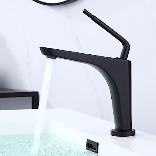 Robinetterie or brossé eau chaude froide pour rafraîchir la salle de bain familiale