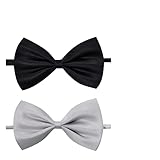 Hay dos juegos de pajaritas en nuestro paquete, uno es gris y el otro es negro, pajarita de 12 cm x 6 cm. La correa ajustable para el cuello se puede ajustar hasta 45 cm.
