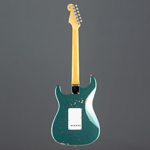 Fender ’65 Stratocaster Relic RW Sherwood Green Metallic #132994 – Guitare Électrique - Les Beatles, Paul McCartney, John Lennon, RIngo Starr, George Harrison Fender '65 Stratocaster Relic RW Sherwood Green Metallic #132994 - Guitare Électrique – Image 4