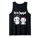Regalo perfecto para regalar a tu próximo prometido al proponer Ideal para llevar durante todo el año mientras planeas el gran día de la boda. Obtén este conjunto de pijama con texto en inglés "We're Engaged PJ" para tu próximo ser Sr. y Sra. Gran idea de regalo para parejas que están comprometidas este año