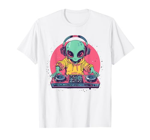 Photo de Alien DJ Spinning Tracks Vibrant Vibe T-Shirt