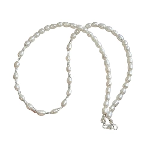 Collier de perles d'eau douce naturelles, le bijou discret pour votre look de bureau