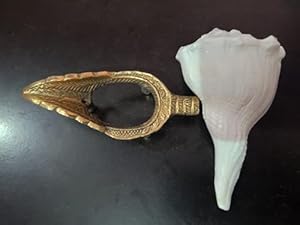 Dakshinavarti Shankh Muschelhorn mit Messingständer