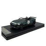 Maquettes automobiles artistiques: Les maquettes automobiles ne sont pas seulement des ornements, mais aussi l'incarnation du savoir-faire artisanal. Les courbes fluides de la carrosserie, les lignes de contour précises, chaque sculpture et chaque détail témoignent d'une recherche d'esthétique ultime, affichant un style artistique simple mais non simpliste.