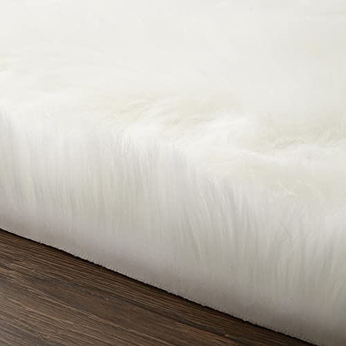 Cumay Faux Lammfell Schaffell Teppich 60 x 90 cm Lammfellimitat Teppich Longhair Fell Optik Nachahmung Wolle Bettvorleger Sofa Matte (Weiß)
