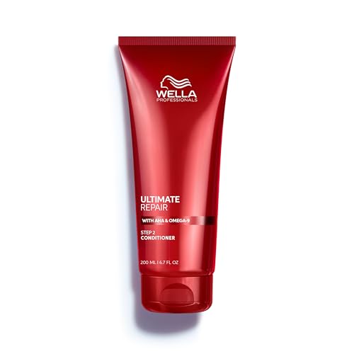 Ultimate Repair Conditioner di Wella Professionals è un balsamo dall'idratazione intensa che ripara visibilmente i capelli danneggiati