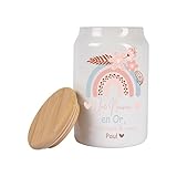 🎁 Cadeau parfait pour la fête des nounous ou Noël : un pot à cookies plein d’amour pour remercier une nounou exceptionnelle. 🌈 Design tendre et coloré : arc-en-ciel fleuri dans des tons pastel avec le message “Une nounou en or, ça reste dans le cœur”. ✏️ Personnalisable avec le prénom de l’enfant pour une attention unique. 🍪 Contenance 500 ml : pot hermétique en céramique blanche brillante avec couvercle en bambou pour conserver biscuits, café ou bonbons. 🇫🇷 Création Bébé Panda : imprimé et personnalisé en France dans notre atelier à Saint-Venant.