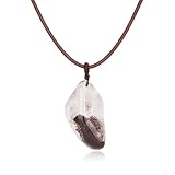 Ce collier quartz femme peut être porté seul pour un look minimaliste ou combiné avec d'autres colliers pour un style plus audacieux et personnalisé