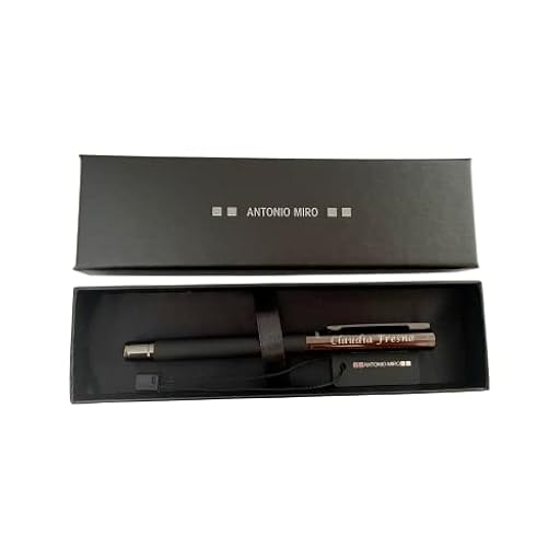 regalo grabado - Bolígrafo Roller Personalizado Antonio Miro | Texto Grabado Permanente | Diseño Elegante y Metálico | Tinta Azul Recargable | Estuche Negro con Logotipo Marca Antonio Miro (Fakul) | Ya disponible en tu tienda friki favorita! En mundofriki.es! regalo grabado - Bolígrafo Roller Personalizado Antonio Miro | Texto Grabado Permanente | Diseño Elegante y Metálico | Tinta Azul Recargable | Estuche Negro con Logotipo Marca Antonio Miro (Fakul) | Ya disponible en tu tienda friki favorita! En mundofriki.es!