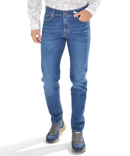 Realizzato in denim blu scuro, baffi leggeri sul davanti, vita media, chiusura lampo e bottone, 5 tasche, cuciture a contrasto ed etichetta in pelle color sale Roy Roger's sulla tasca posteriore, Made in Italy, vestibilità aderente