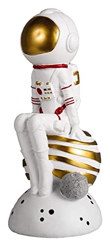 Statue astronaute féminine sur une étagère de bureau pour créer une ambiance moderne