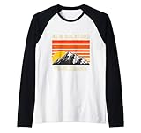 Diseño retro vintage New Rockford para aquellos que aman Dakota del Norte. Atardecer vintage y montaña con New Rockford, Dakota del Norte. Diseño retro vintage de los años 70 y 80. Nuevo diseño de senderismo retro Rockford North Dakota