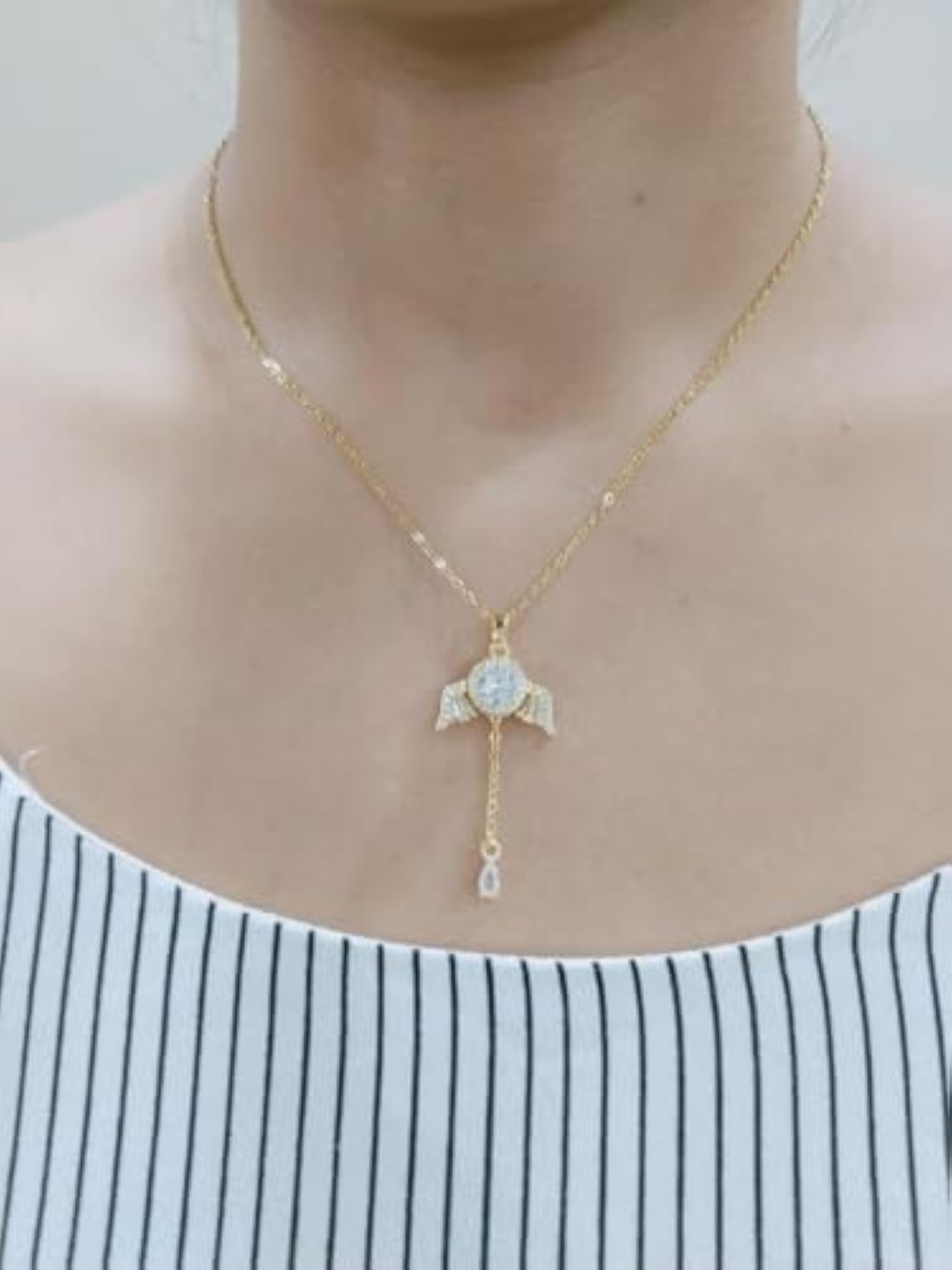 Artificial Gold Chain with Pendant for Stylish Look