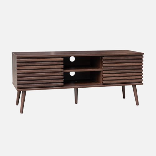 sweeek - Meuble TV scandinave avec 2 Portes décor Bois Noyer rainuré et 1 Niche Centrale avec étagère L120cm