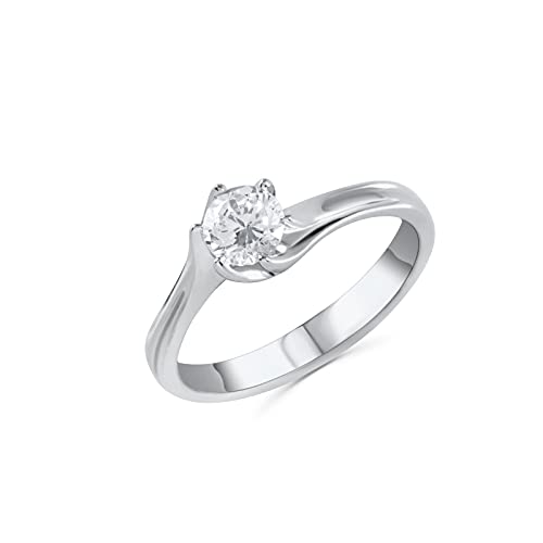 Elegante anello solitario in argento 925, con pietra cubic zirconia taglio brillante su castone a 6 griffe, realizzato con precisione e cura nei dettagli.