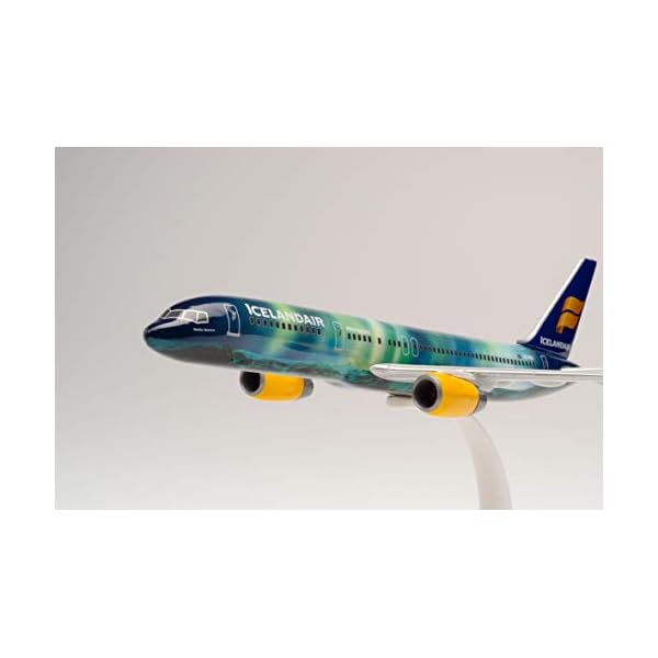 herpa 610735 – Boeing 757-200, Icelandair Hekla Aurora, Wings, Modell Flugzeug mit Standfuß, Flieger, Modellbau…