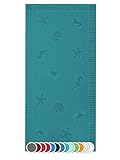 COMPOSICIÓN. La toalla verde petróleo está realizada en algodón 100%. La superficie es de tacto aterciopelado y el reverso es de rizo, muy absorbente. Ideal para niños, mujer y hombre.