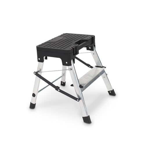 Preisvergleich Produktbild KARAT Trittleiter 2 Stufen klappbar, Klapptritt Stufenleiter faltbar Werkstatthocker Inkl. Werkzeugkasten aus Alu & Kunststoff, Klappleiter, bis 150kg mit Rutschfester Oberfläche, 44x46x43,5 cm (Leo)