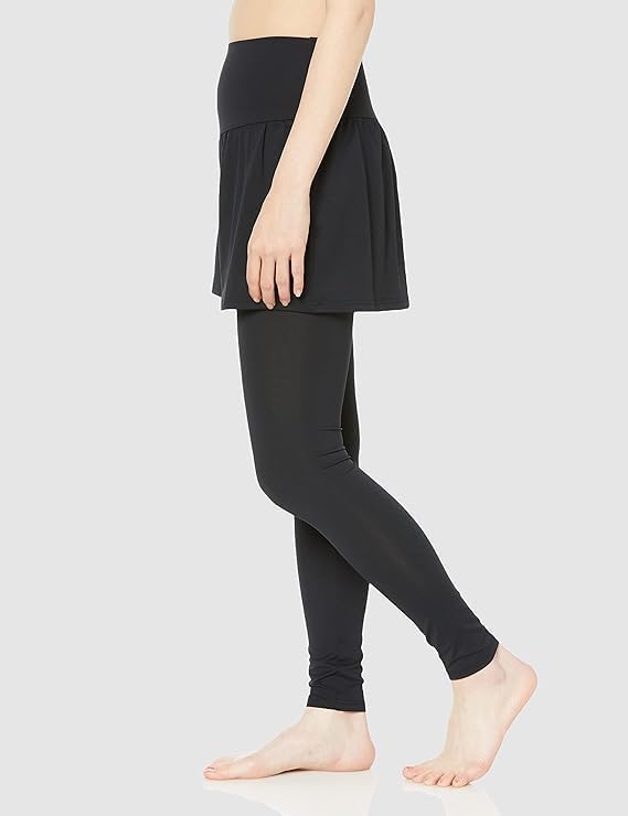 クリアビューティアクティブを着用してヨガポーズをとる女性