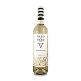 ELABORACIÓN: Vendimia tardía a partir de la primera quincena de septiembre. Fermentación controlada 15 grados de temperatura, con mostos limpios en depósitos de acero inoxidables. En cada paso de la elaboración se realiza un esfuerzo para mantener la frescura y acidez por la que el Verdejo es conocido.