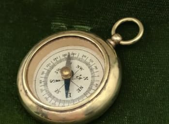 Brújula de bolsillo de latón antigua y funcional miniatura 2