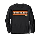 Diseño de estilo retro de los años 80 con Hospitalet de Llobregat España en tipografía clásica vintage con cálidos detalles de rayas inspirados en el atardecer. Perfecto para cualquier persona que disfrute de gráficos icónicos de viaje y estética retro nostálgica.