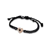 ❤Las pulseras de proyección son el brazalete perfecto para demostrar tu amor. Regálalo a tu persona favorita el día de Navidad, el Día de la Madre, el Día de San Valentín, el Día del Padre, los cumpleaños, las bodas y mucho más. Proyectada a la luz de su teléfono móvil, esa foto amorosa está llena de felicidad en este momento.
