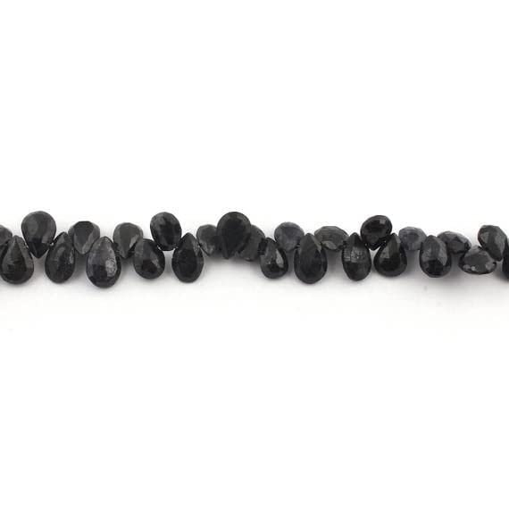 Saphir bleu facetté briolettes en poire pour monter des boucles d'oreilles pendantes