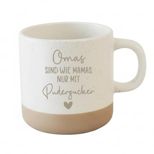 GEVADESIGN Oma Tasse mit Gravur Keramik Weiß-Beige 360 ml Spruch Omas sind wie Mamas nur mit Puderzucker Muttertag Geschenk