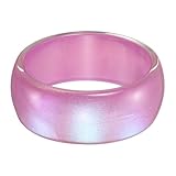 Le gros bracelet jonc en résine bling a des bords lisses et arrondis et est fabriqué dans un matériau flexible, ce qui le rend confortable à porter sans pincer ou glisser.