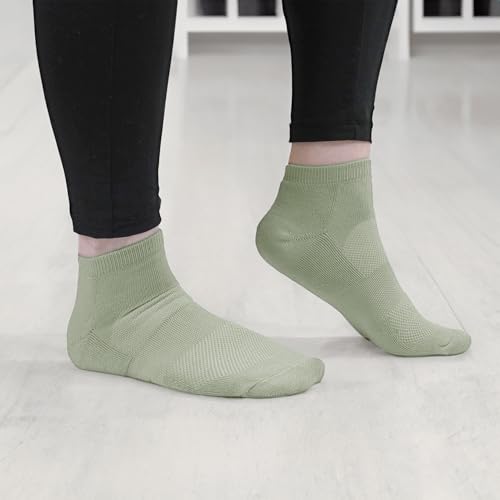 BambooMN Men's Rayon from Bamboo Athletic Quarter Crew Sock for Home Travel Work and Sport3