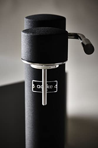 Foto von Aarke Carbonator 3 Wassersprudler, Edelstahl-Gehäuse, Sprudelwasserbereiter, inkl. BPA-freier PET-Flasche, kompatibel mit 60 L C02 Zylindern, Farbe: Mattschwarz Finish