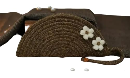 Pochette en paille tissée motif demi-lune et détails floraux brodés