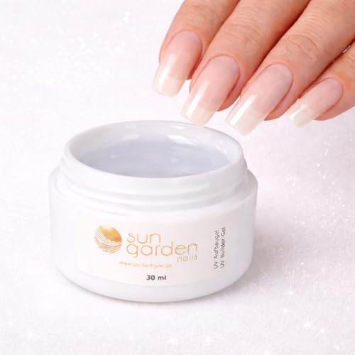 Strato di dispersione rimovibile: Quando il gel UV Classic Build-Up si indurisce, si crea uno strato di sudore appiccicoso che puoi rimuovere con il Nail Cleaner di Sun Garden Nails, per un altro strato di gel lo strato di sudore funge da promotore di adesione