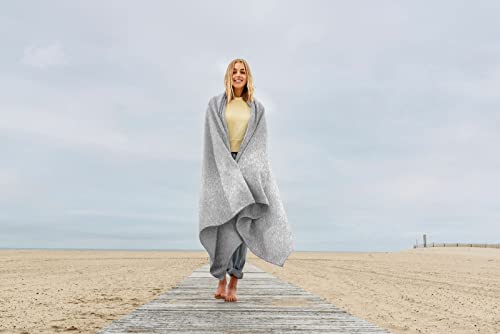 Manta liviana MV Sport Sweatshirt Blanket – Fleece oversize cálida y transpirable, 54" x 84" Salt & Pepper miniatura 3