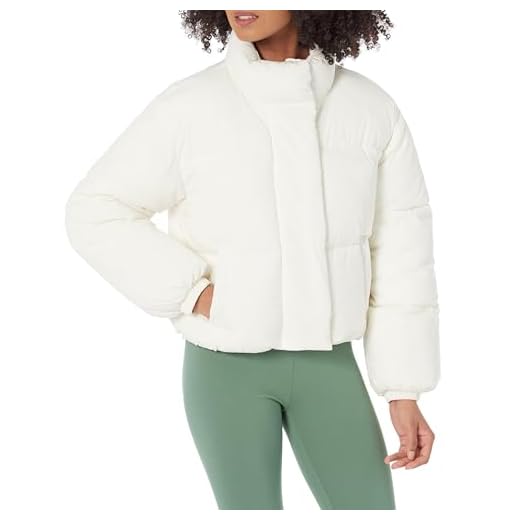 17+ Fall Outfit Ideas for Women That Always Look Stylish Cropped Puffer Jacket