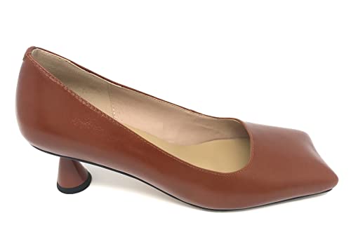 Luna Square Toe Round Heel Leather Pump4