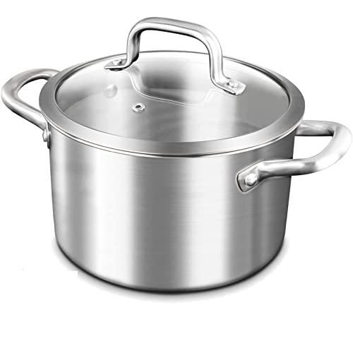 Casseroles ménagères avec couvercles pour mijoter les soupes du dimanche en famille