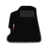 MATERIAL: Alfombrilla fabricada en moqueta de alta calidad. Resistente pero suave al tacto, garantiza una excelente durabilidad en el tiempo, a pesar del uso frecuente y diario. Inodoro, retardante de llama y fácil de lavar. El fondo de goma granulada antideslizante garantiza la adherencia al suelo y evita que el agua penetre en el coche. Confeccionado con un diseño que garantiza comodidad y elegancia. 100% Hecho en Italia.