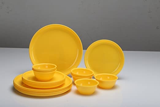 Carry Domestoware Plastic Microwave Safe and Standard Set with Serving Dish Unbreakable Round Full Plates with Bowl - Pack of 6 Full Plates, 6 Quarter Plates, and 6 Bowl Set (Yellow)