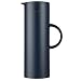 Produktbild Stelton Isolierkanne EM77 - Doppelwandige Isolierkanne für heiße/kalte Getränke - Tee- & Kaffeekanne mit Glaseinsatz, Magnetverschluss, Schraubdeckel, Vintage-Design - 1 Liter, Soft Deep Ocean
